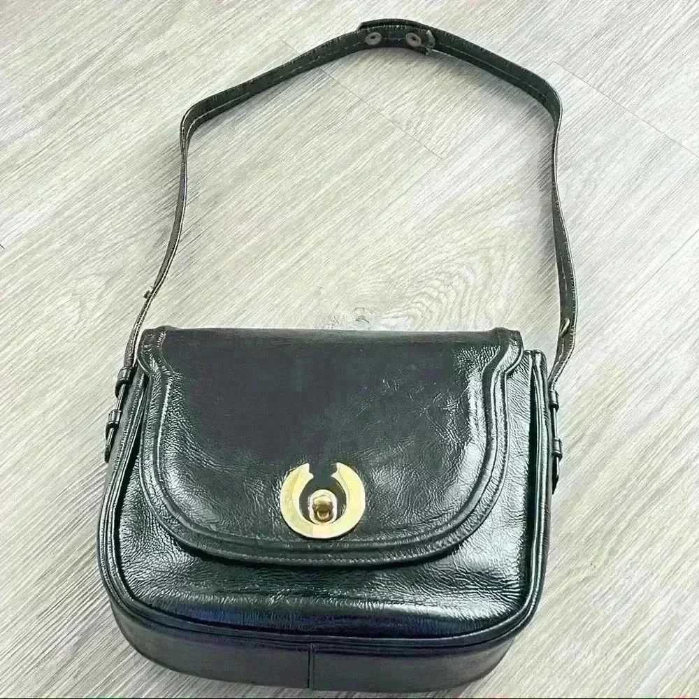 VINTAGE BLACK PATENT GLOSSY LEATHER  SHOULDER BAG